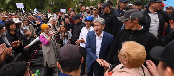 Митинг сторонников Атамбаева в Бишкеке  - Sputnik Ўзбекистон