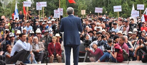 В Бишкеке состоялся митинг сторонников бывшего президента Алмазбека Атамбаева - Sputnik Узбекистан