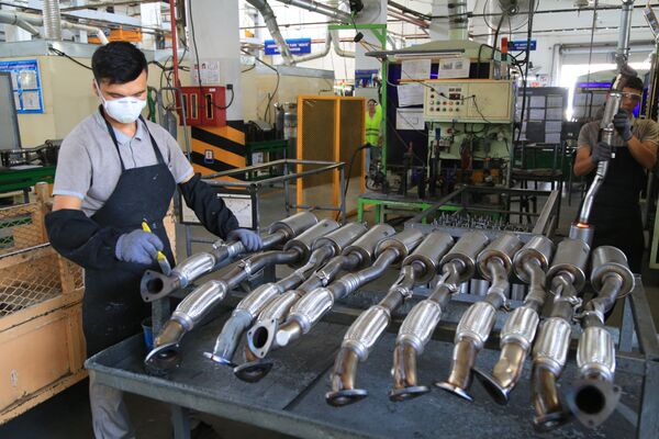 Производство автомобилей на заводе Узавтомоторс - Sputnik Узбекистан