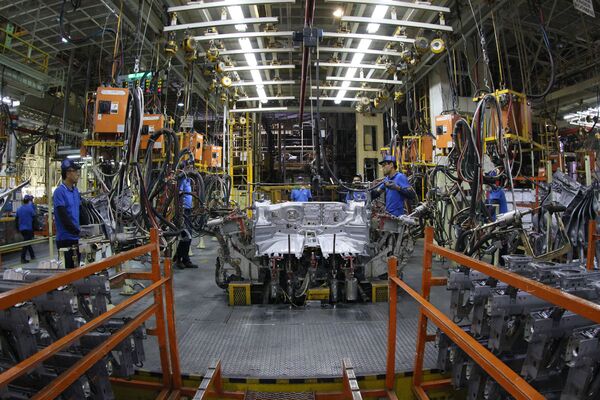 Производство автомобилей на заводе Узавтомоторс - Sputnik Узбекистан