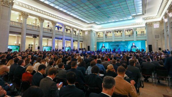 Представители Центробанка побывали на МФК-2019 в Санкт-Петербурге - Sputnik Узбекистан