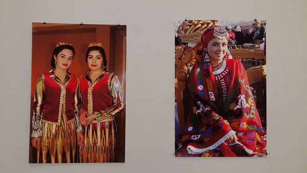 В Бухаре открылась выставка таджикского журналиста и фотографа Шухратжона Ёрова - Sputnik Узбекистан