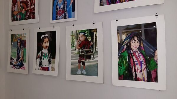 Два языка – один народ: в Бухаре проходит выставка таджикского фотографа - Sputnik Узбекистан