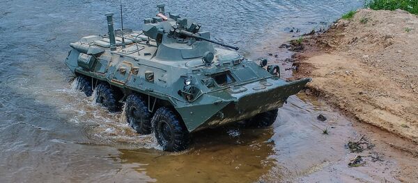 Демонстрация ходовых возможностей бронетранспортера БТР-82А - Sputnik Узбекистан