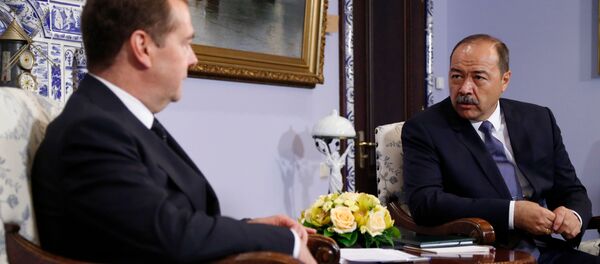 Премьер-министр РФ Д. Медведев встретился с премьер-министром Узбекистана А. Ариповым Премьер-министр РФ Д. Медведев встретился с премьер-министром Узбекистана А. Ариповым - Sputnik Ўзбекистон