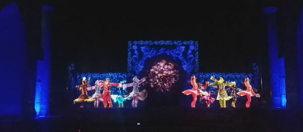 Лазерное шоу на площади Регистан в Самарканде Лазерное шоу на площади Регистан в Самарканде - Sputnik Узбекистан