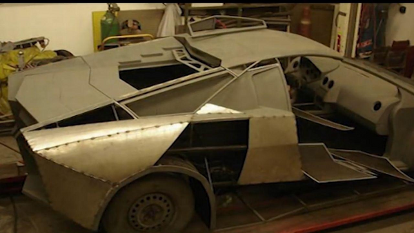 Lamborghini svoimi rukami: entuziasti sobirayut avto v garaje - foto - Sputnik O‘zbekiston
