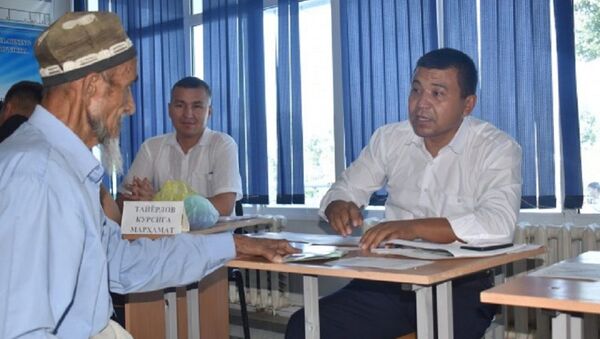В Узбекистане мужчина в возрасте 78 лет подал документы в университет - Sputnik Ўзбекистон