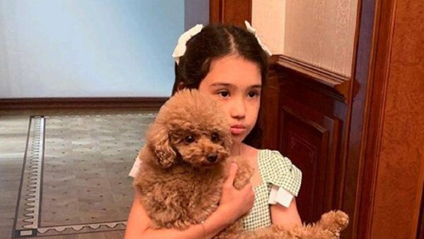 Саида Мирзиёева поделилась новым снимком дочери с собакой - Sputnik Узбекистан