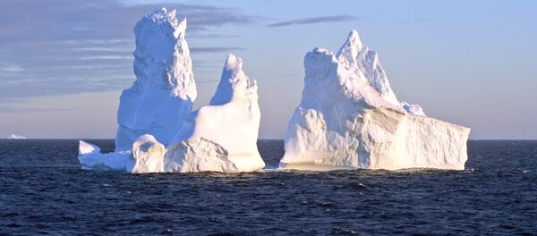 Айсберг в Арктике - Sputnik Узбекистан