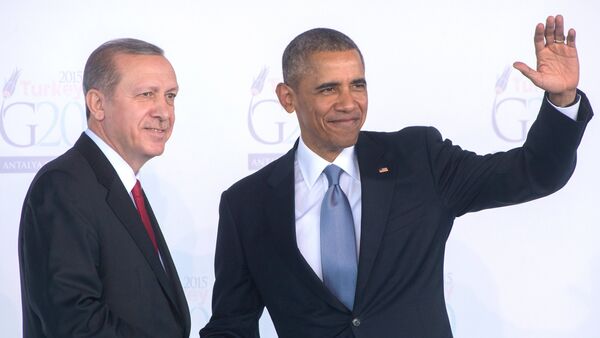 Turkiya Prezidenti Toyyip Erdo‘g‘on (chapda) va AQSh prezidenti Barak Obama - Sputnik O‘zbekiston