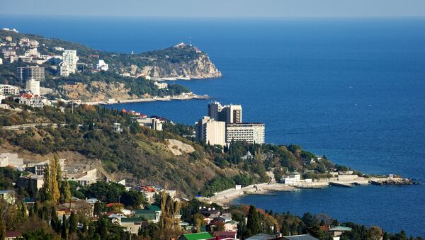 Вид на южный берег Крыма в окрестностях большой Ялты - Sputnik Узбекистан