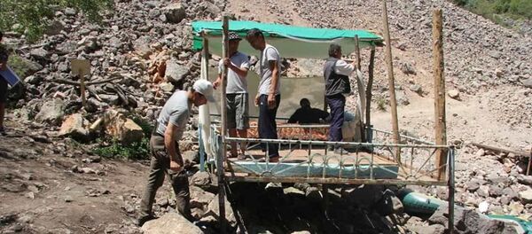 Госкомэкологии убрали топчаны в Бричмулле Госкомэкологии убрали топчаны в Бричмулле - Sputnik Ўзбекистон