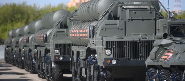 Военная техника перед ночной репетицией парада Победы - Sputnik Ўзбекистон