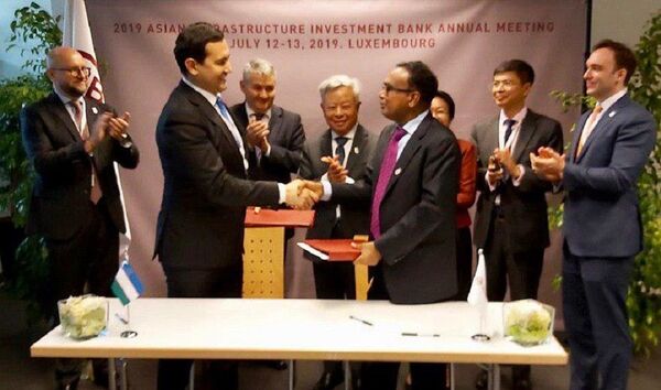 Инвестиции, водоснабжение и дороги: соглашение на $600 млн с АБИИ - Sputnik Узбекистан