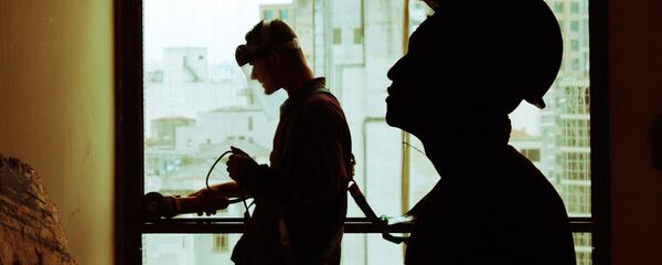 Рабочие на строящемся объекте Рабочие на строящемся объекте - Sputnik Узбекистан