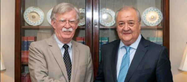 Джон Болтон и Абдулазиз Камилов Джон Болтон и Абдулазиз Камилов - Sputnik Узбекистан