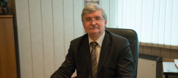 Zaslujenniy energetik RF, doktor texnicheskix nauk, direktor NOS Vozobnovlyayemie vidi energii i ustanovki na ix osnove  Viktor Yelistratov - Sputnik O‘zbekiston