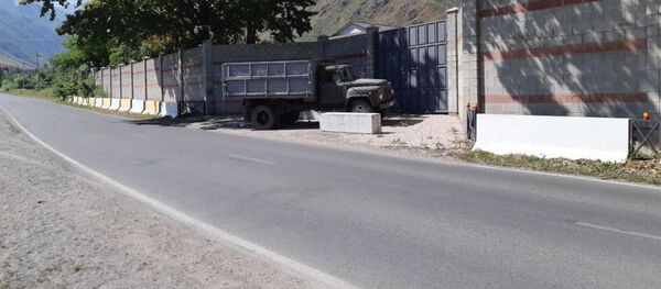 Как сторонники Атамбаева готовятся к его возможному захвату Как сторонники Атамбаева готовятся к его возможному захвату - Sputnik Ўзбекистон