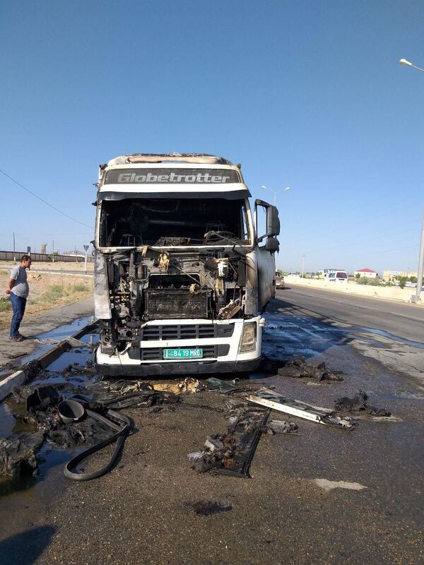 В Бухарской области сгорел грузовик с цементом - фото В Бухарской области сгорел грузовик с цементом - фото - Sputnik Узбекистан