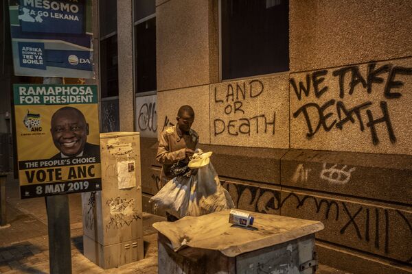 На улицах Йоханнесбурга, ЮАР. - Sputnik Узбекистан