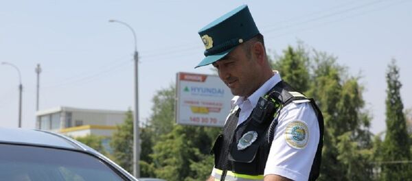 Инспекторы ДПС начали испытания бодикамер и жилетов Инспекторы ДПС начали испытания бодикамер и жилетов - Sputnik Узбекистан