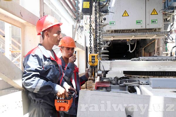 На Юнусабадской ветке Ташкентского метро начали бурение нового тоннеля На Юнусабадской ветке Ташкентского метро начали бурение нового тоннеля - Sputnik Узбекистан