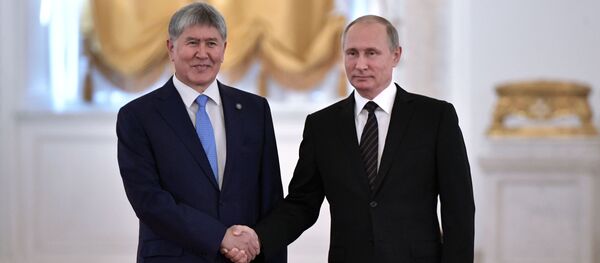 Prezident RF V. Putin provel peregovori s prezidentom Kirgizii A. Atambayevim - Sputnik O‘zbekiston