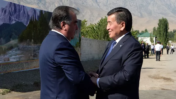 Glavi Tadjikistan i Kirgizstana Emomali Raxmon i Sooronbay Jeenbekov vstretilis na uchastke tadjiksko-kirgizskoy gosudarstvennoy granisi - Sputnik O‘zbekiston