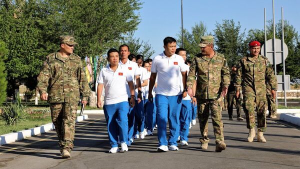 Армейская команда Вьетнама прибыла первой на АрМИ-2019 в Узбекистан - Sputnik Ўзбекистон