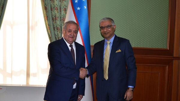 Абдулазиз Камилов поздравил нового посла Индии в Узбекистане Сантоша Джа с назначением - Sputnik Узбекистан