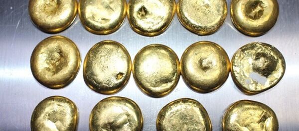 Золото изъятое таможенной службой Узбекистана - Sputnik Узбекистан