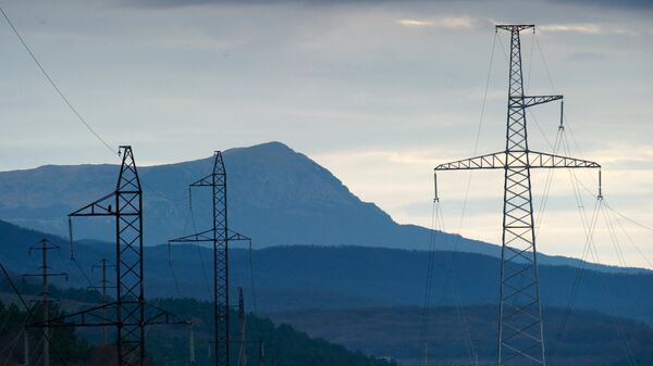 Linii elektroperedach v okrestnostax sela Partizanskoe v Krimu - Sputnik O‘zbekiston