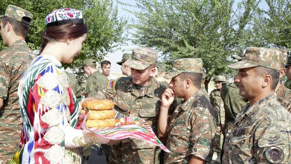 В Узбекистане встретили военных из Армении, прибывших на конкурс АрМИ - Sputnik Ўзбекистон