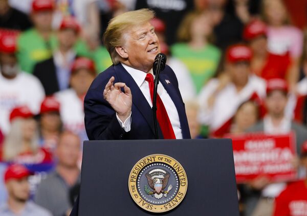 Пью много, сплю мало. У политиков свои секреты поддержания формы Пью много, сплю мало. У политиков свои секреты поддержания формы - Sputnik Узбекистан