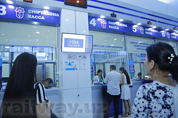 На двух вокзалах Ташкента ввели систему электронной очереди - Sputnik Узбекистан