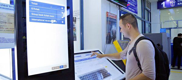 На центральном вокзале Ташкента появился экран с информацией о наличии свободных мест в поездах На центральном вокзале Ташкента появился экран с информацией о наличии свободных мест в поездах - Sputnik Ўзбекистон