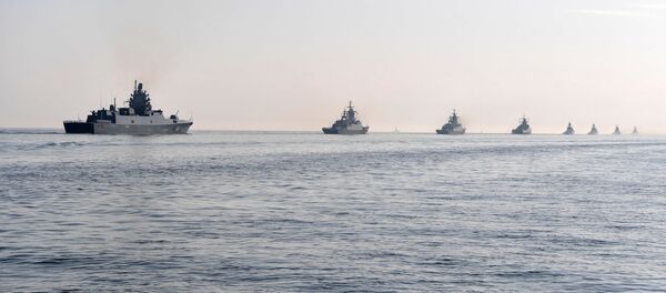  Prezident RF V. Putin prinyal uchastie v prazdnovanii Dnya VMF RF v Sankt-Peterburge - Sputnik O‘zbekiston