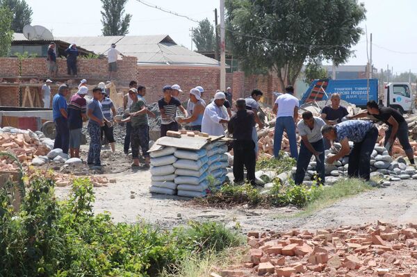 В Ферганской области тысячи человек незаконно отправили на хашар - Sputnik Узбекистан