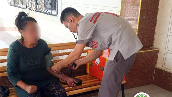Нозимахон К. во время медицинского обследования - Sputnik Узбекистан
