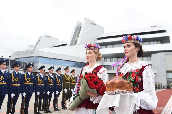 Мирзиёев прибыл в Беларусь с официальным визитом - Sputnik Узбекистан