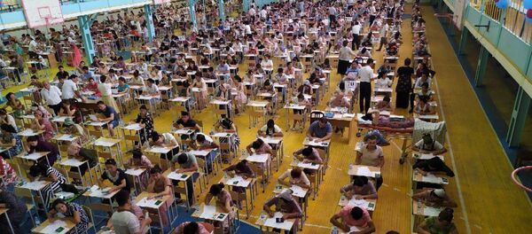 В Андижане абитуриентка сдавала экзамен прямо на больничной койке - Sputnik Узбекистан