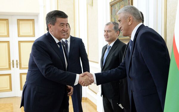 Premyer-ministr Uzbekistana Abdulla Aripov vstretilsya s prezidentom Kirgizstana Sooronbayem Jeenbekovim - Sputnik O‘zbekiston