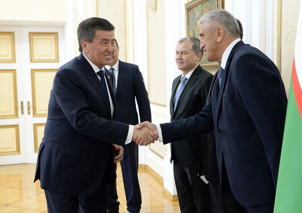 Абдулла Арипов встретился с президентом Кыргызстана Абдулла Арипов встретился с президентом Кыргызстана - Sputnik Узбекистан