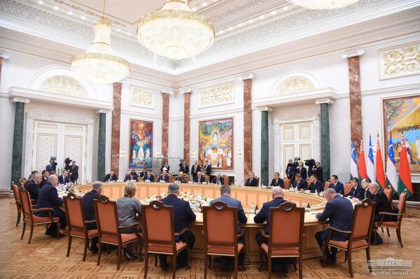 Лукашенко: Узбекистан и Беларусь связывает нечто большее, чем просто дружба - Sputnik Узбекистан