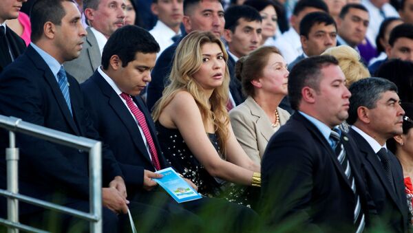 Дочь первого президента Узбекистана Ислама Каримова Гульнара Каримова (в центре) на праздновании Дня Независимости 31 августа 2012 года в Ташкенте - Sputnik Узбекистан