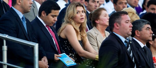 Дочь первого президента Узбекистана Ислама Каримова Гульнара Каримова (в центре) на праздновании Дня Независимости 31 августа 2012 года в Ташкенте - Sputnik Узбекистан