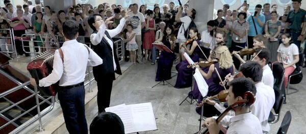 Концерт симфонического оркестра в Ташкентском метро Концерт симфонического оркестра в Ташкентском метро - Sputnik Узбекистан