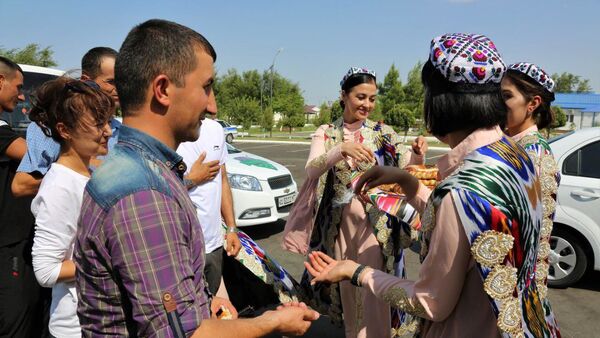 Таджикских военных встретили на полигоне Фориш - Sputnik Узбекистан