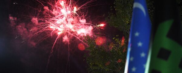  Салют в день открытия конкурса Военно-медицинская эстафета в Узбекистане - Sputnik Узбекистан